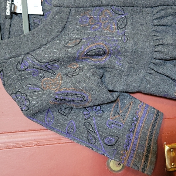 DKNY WOMEN'S GRAY SWEATER SIZE SMALL - Picture 4 of 16